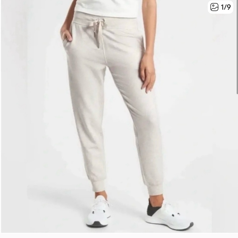 Athleta Kids Jogger Sweatpants in Ivory